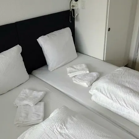 2 Rooms, Private Kitchen, Bathroom, And Garden. Gæstehus